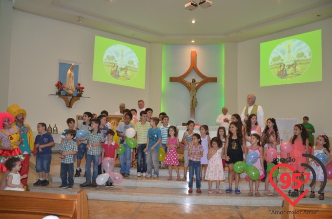 Paróquia N.S. Fátima celebra missa aos noivos