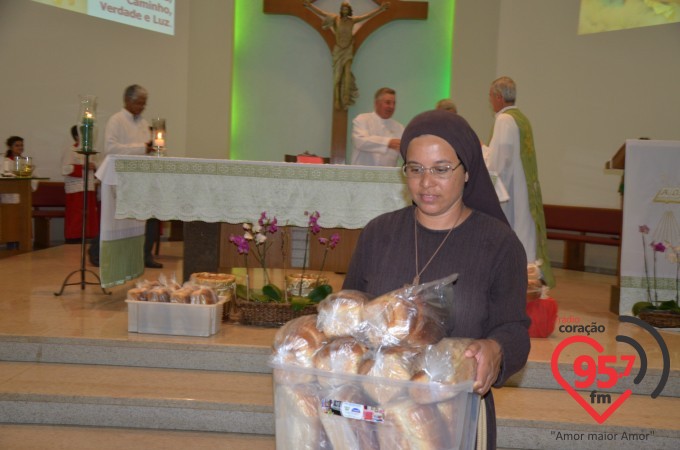 Paróquia N.S. Fátima celebra missa aos noivos