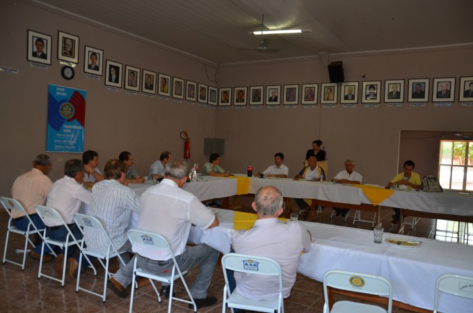 Rotary Club de Itaporã recebe visita de membros da Rádio Coração FM