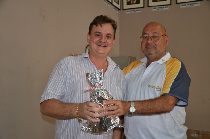 Rotary Club de Itaporã recebe visita de membros da Rádio Coração FM