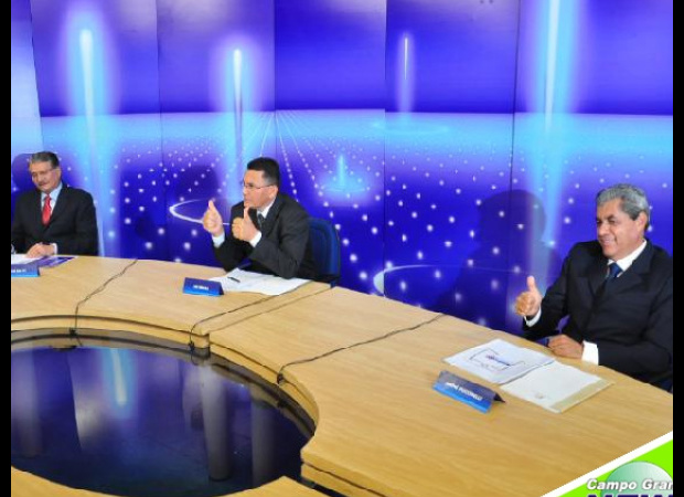 Zeca, Ney e André, durante debate na TV Morena.
Foto - JOÃO GARRIGÓ/CAMPOGRANDENEWS
