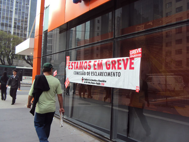 Agências já têm avisos de que bancários estão em greve (Foto: Anay Cury/G1)