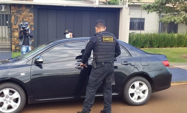 Gaeco apreendeu documentos na casa do tenente coronel Carlos Silva, comandante exonerado da PM em Dourados
Foto: Cido Costa