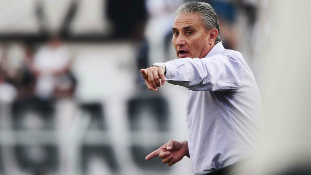 Tite pede pés no chão ao Timão após goleada sobre a Ponte Preta