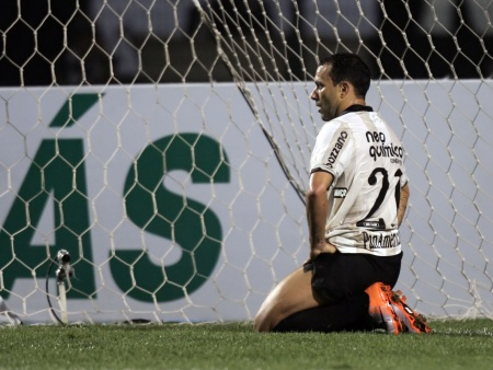 Iarley se desespera com gol que poderia ter dado vitória ao Timão