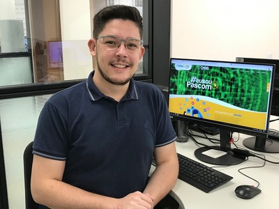 Marcus Tullius, coordenador da Pascom Brasil, é formado em Filosofia e em Comunicação Social com habilitação em Publicidade e Propaganda