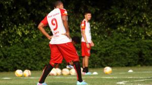 Luis Fabiano, em treino do São Paulo, no CT (Foto: Cleber Akamine)