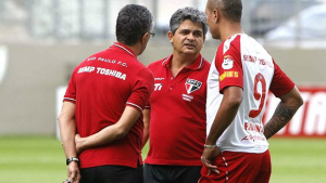 Ney Franco conversa com Luis Fabiano em treino no Independência (Foto: Rubens Chiri / saopaulofc.net)