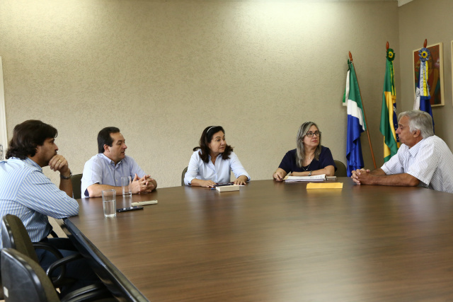 Foto: A. Frota

Prefeita Délia e vice Marisvaldo receberam o presidente do Sindicato Rural, Lucio Damália 