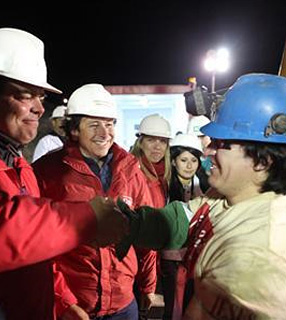 O mineiro Osman Araya , sexto a ser resgatado em Copiapo, 13 de outubro de 2010