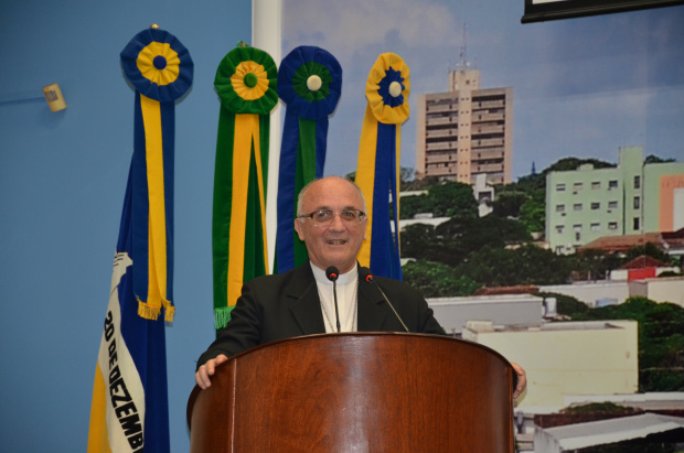 Dom Redovino Rizzardo, bispo da Diocese de Dourados, na tribuna da Câmara Municipal