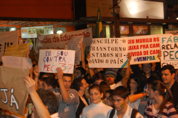 Manifesto em Dourados Manifesto em Dourados