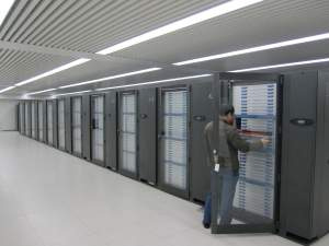 O supercomputador chinês Tianhe-1 (Via Láctea) tem 103 gabinetes do tamanho de uma geladeira cada um, pesa 155 toneladas e ocupa uma área de 1.000 metros quadrados.[Imagem: Nvidia]