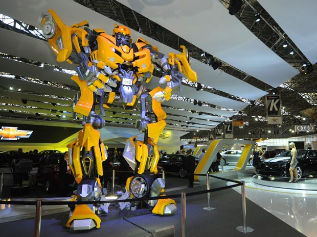 Réplica de Transformer é destaque no estande da GM (Foto: Flavio Moraes/G1)