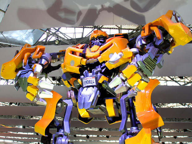 Bumblebee, no filme, se disfarça de Camaro (Foto: Daigo Oliva/G1)