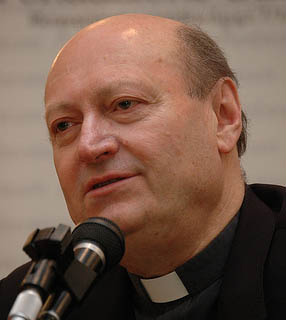 Monsenhor Gianfranco Ravasi, presidente do Pontifício Conselho da Cultura, apresenta tema da próxima assembleia