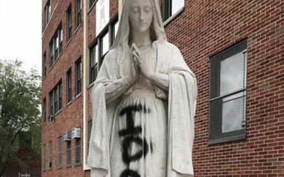 Estátua de Nossa Senhora do lado de fora da Cathedral Preparatory School and Seminary, Queens, Nueva York / Crédito: Diocese de Brooklyn.