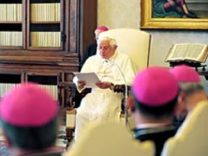 ''A unidade e a pluralidade não só não se opõem, mas enriquecem-se reciprocamente'', afirmou o Papa aos bispos brasileiros 