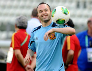 Iniesta, craque da Espanha, é um dos astros do
jogão em Fortaleza (Foto: André Durão)