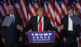 O presidente eleito dos EUA, Donald Trump, adotou discurso conciliador e elogiou Hillary Clinton em seu primeiro discurso após o resultadoShawn Thew / EPA / Lusa