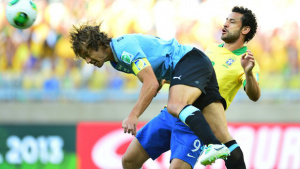 Lugano e Fred: atacante levou a melhor no duelo (Foto: Marcos Ribolli / Globoesporte.c