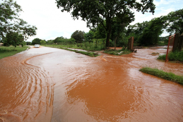 Mesmo com 60 horas de chuva, Dourados não tem alagamentos Obras da prefeitura acabaram com pontos de alagamento na Vila CachoeirinhaCrédito: A. Frota