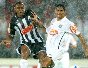 Galo novamente tropeça em casa (Foto: AE)