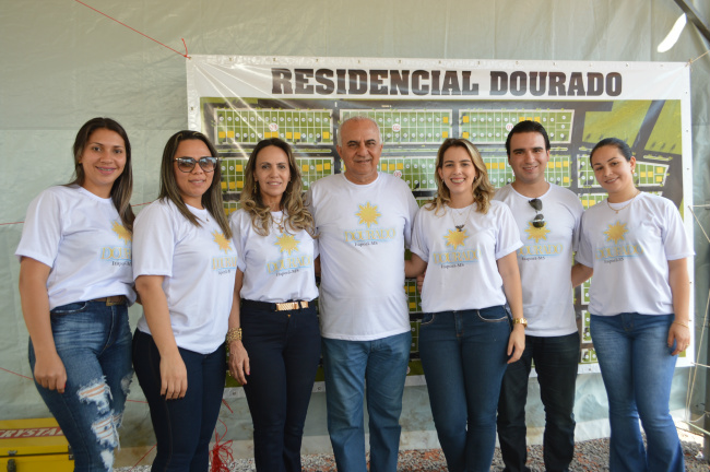 Parte da equipe HG Dourado Empreendimentos Imobiliários durante o lançamento Residencial Dourado em Itaporã. Foto: Fabiana Goulart