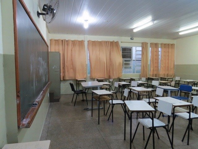 Por reajuste, educadores da Rede Estadual param hoje