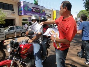 Estudantes saíram as ruas de Dourados para pedir as eleições diretas já
Foto: Valéria Araújo
