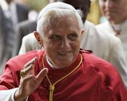 Bento XVI: o caminho para vencer a AIDS não é o preservativo, e sim a humanização da sexualidade. Bento XVI: o caminho para vencer a AIDS não é o preservativo, e sim a humanização da sexualidade.
