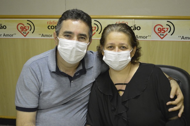 Diácono Zenildo José da Silva e Sra. Edna Barusso de Moraes Silva. Fotos: Rádio Coração FM