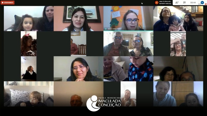 No dia dos avós, eles participaram da aula e foram homenageados. Imagem: Divulgação/EIC Dourados