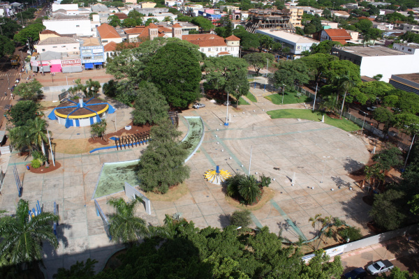 Praça Antônio João inacabada deverá ser aberta até o período natalino. Foto: Hédio Fazan