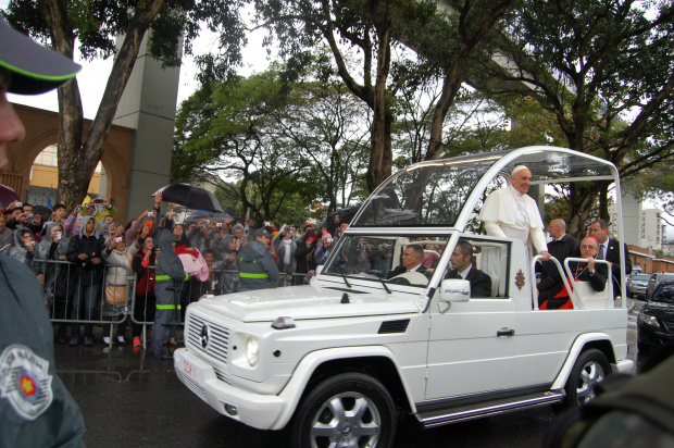 Apresentadoras participam da missa com o Papa em Aparecida Apresentadoras participam da missa com o Papa em Aparecida