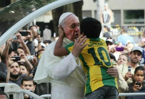 O Papa Francisco e Nathan. Foto: Rádio FM Canção Nova
