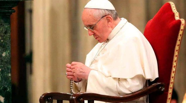 Papa Francisco rezando o Terço. Foto: Vatican Media