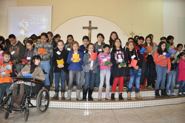 Paróquia N. S. Aparecida homenageia os papais dos catequizandos Paróquia N. S. Aparecida homenageia os papais dos catequizandos