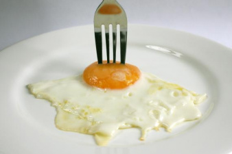 Entre os 20% mais ricos, o consumo desses alimentos ultrapassa a proporção recomendada por nutricionistas, de 30% - essa porcentagem alcança 31,8%. 