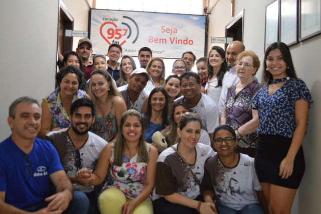 Participantes do 28° Acampamento Sênio, na Rádio Coração FM