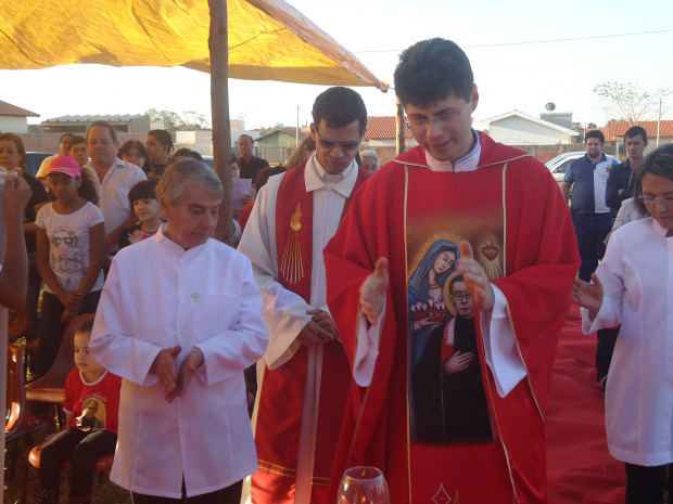Missa ao padroeiro São Maximiliano Kolbe o Pároco, Pe. Alexandre e o vigário, Pe.Toninho, na da celebração da santa missa alusiva ao padroeiro da comunidade