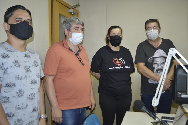 Diretora da Rádio Coração Ozair Sanábria com representante das três chapas que irão concorrer a prefeitura de Itaporã nas eleições 2020.
