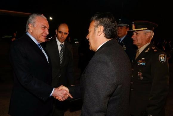 Temer é recepcionado ao chegar em Mendoza, na Argentina, para a reunião do MercosulAlan Santos/PR