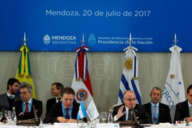 Foto da 50ª Reunião Ordinária do Conselho do Mercado Comum, que se realiza na cidade de Mendonza, na Argentina.