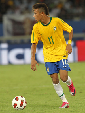 A Seleção em 2010: após o fiasco de Dunga, a renovação de Mano Fora da Copa do Mundo, Neymar ganhou chancecom Mano Menezes (Foto: Mowa Press)