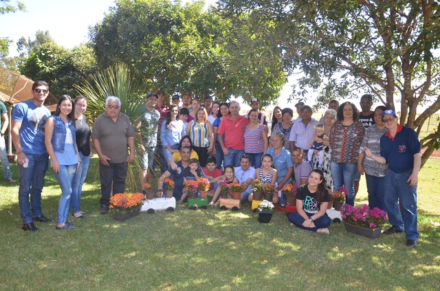 Funcionários da Rádio Coração com Clóvis Battisti e família, na confraternização do domingo 30/07.