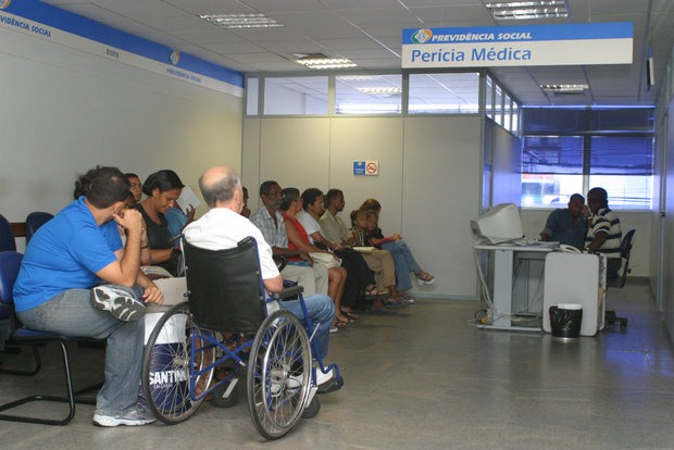 Os segurados listados têm cinco dias corridos, a contar de hoje, para informar sobre a data marcada para a perícia. O contato deve ser feito pela central de teleatendimento do INSS, pelo número 135. Foto  / Arquivo