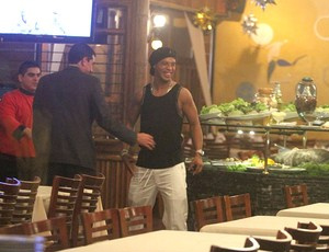 Ronaldinho Gaúcho esteve em churrascaria neste
domingo (Foto: Delson Silva / AgNews)