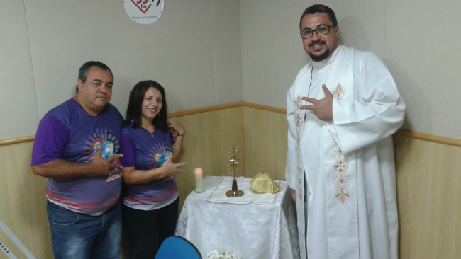 José Carlos, Maria Aparecida e Padre Jander: âncoras do programa 'Civilização do Amor'. Foto: Rádio Coração