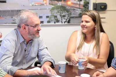 Deputado Geraldo, que integra a Comissão de Defesa dos Direitos da Pessoa Idosa, e a presidente da Câmara, vereadora Daniela Hall
